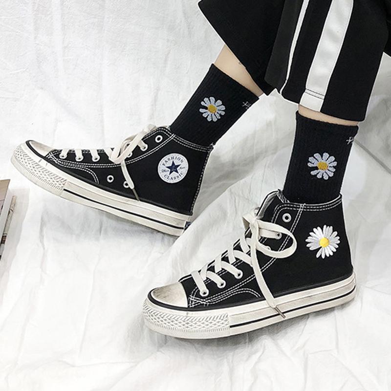 Vintage Daisy Embroidery High Top Canvas Shoes