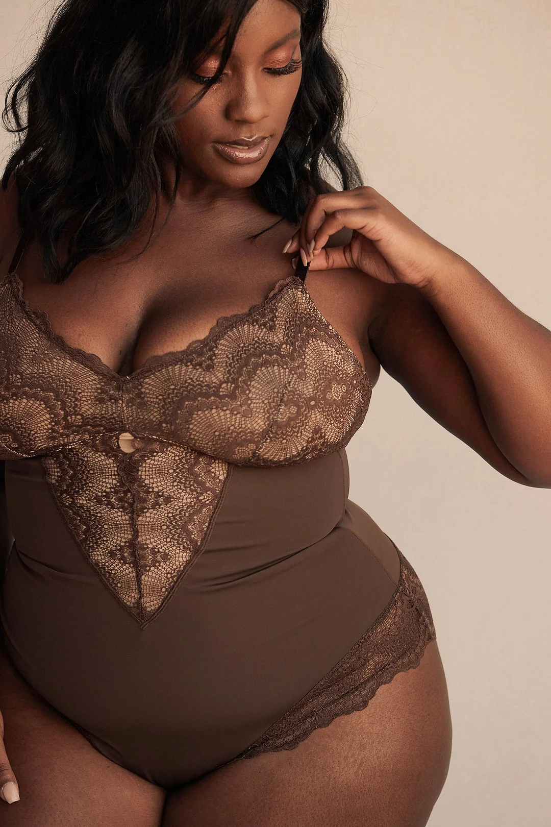 Sculpting Lace Shapewear Bodysuit