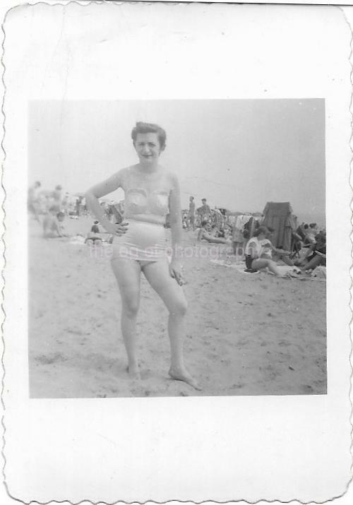 Vintage Snapshot SMALL FOUND Photo Poster paintingGRAPH bw BEACH WOMAN Original Portrait 19 26 S