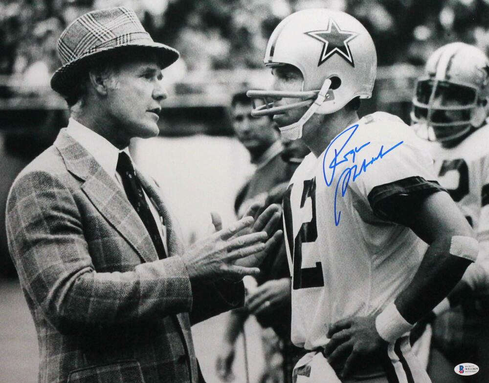 Roger Staubach Signed Cowboys 16x20 B&W w/ Landry Photo Poster painting- Beckett W Auth *Blue