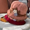 Chapeau seau en crochet &agrave; fleurs vintage