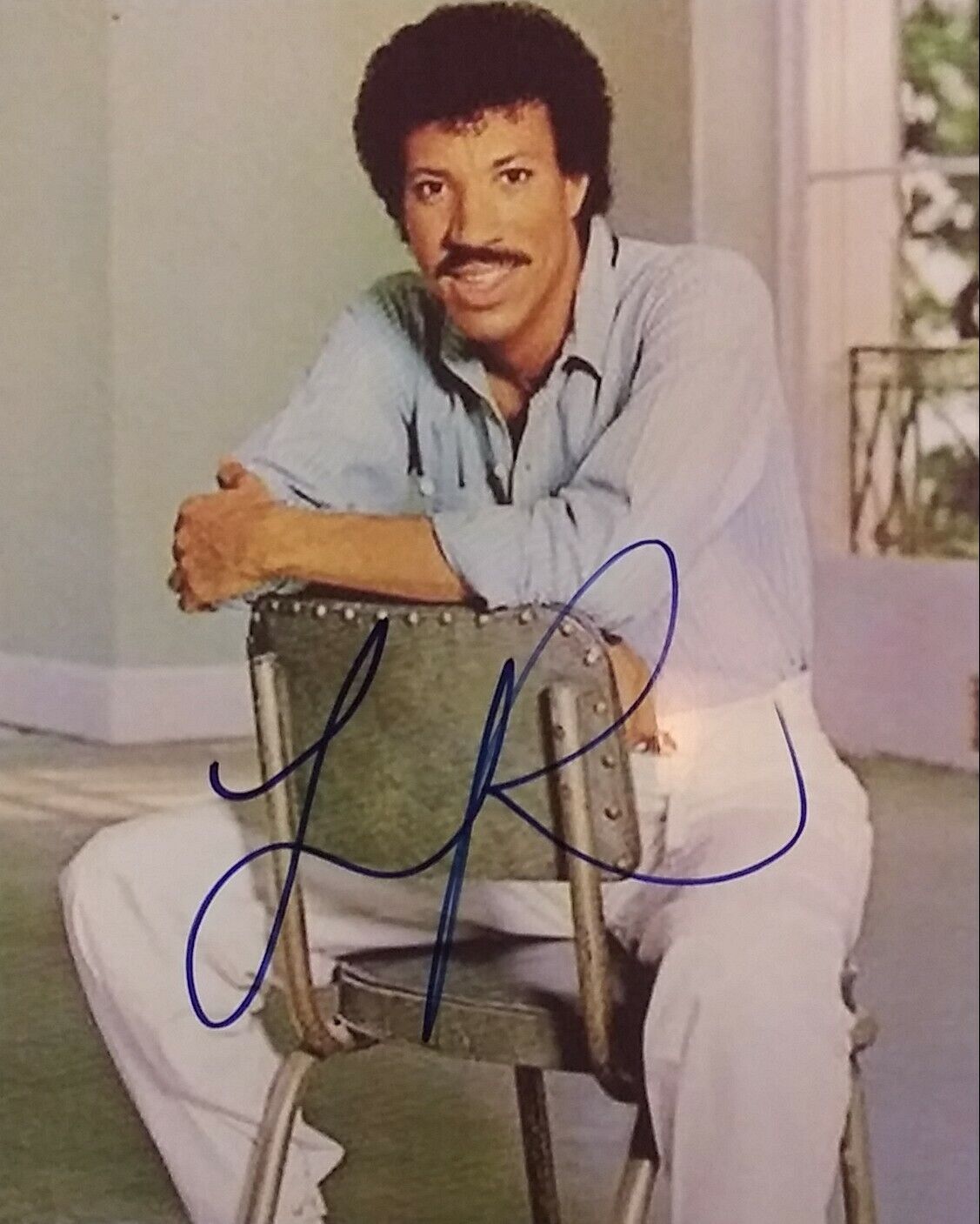 Lionel Richie signed 8 x 10