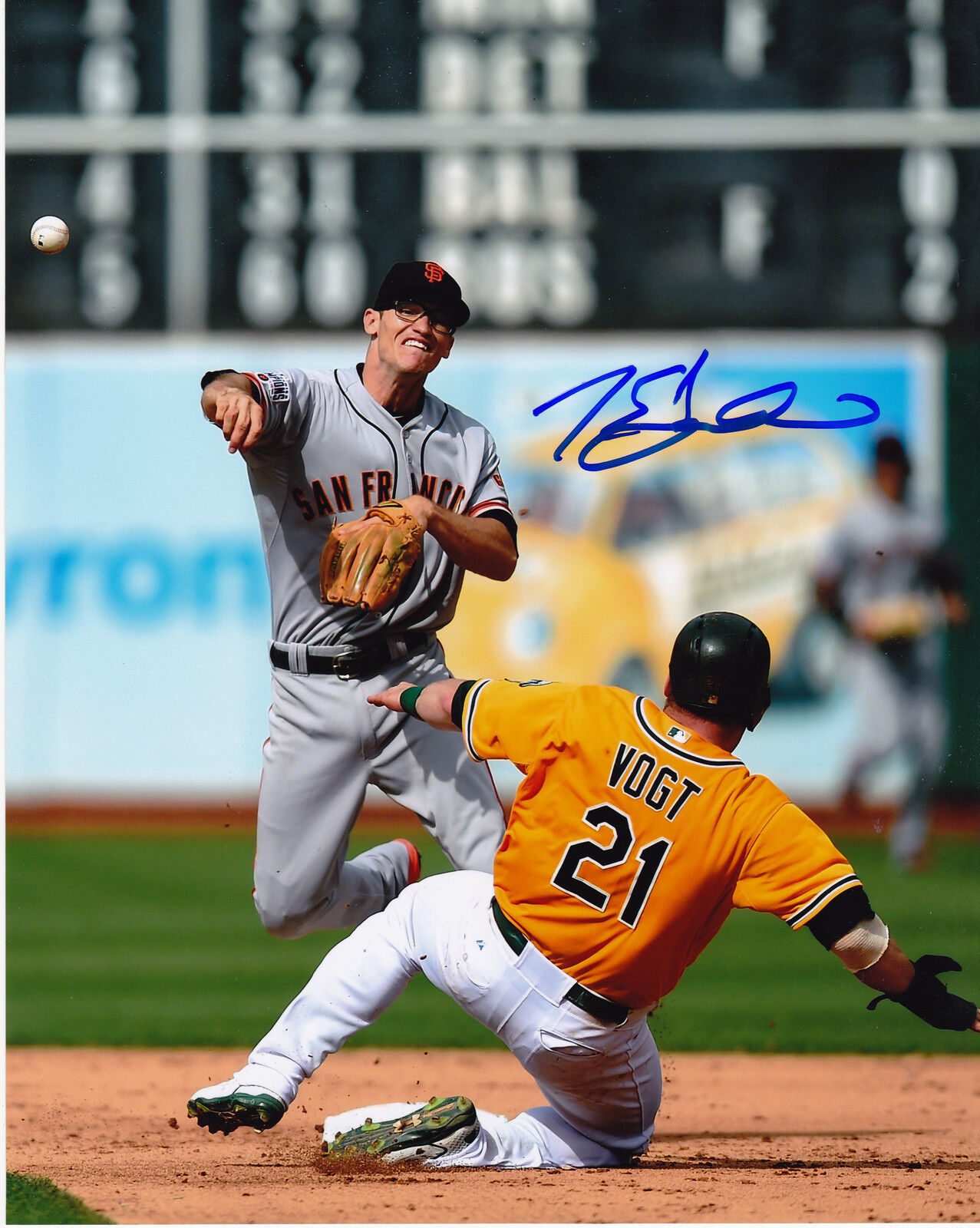 KELBY TOMLINSON SAN FRANCISCO GIANTS ACTION SIGNED 8x10