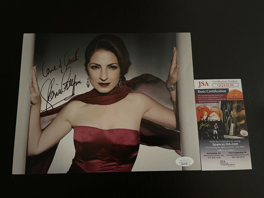 GLORIA ESTEFAN SIGNED 8X10 Photo Poster painting  AUTOGRAPHED MUSICAL LEGEND  2