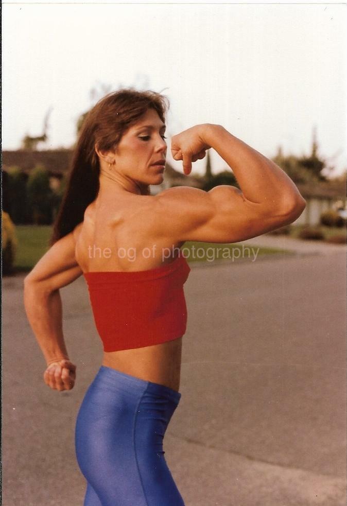 80's 90's FOUND Photo Poster painting Color MUSCLE GIRL Original EN Female Bodybuilder 112-4 Q