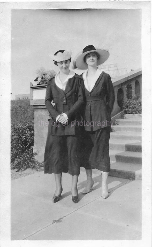 WOMEN FROM BEFORE Vintage FOUND Photo Poster painting bwOriginal Snapshot 011 8 A