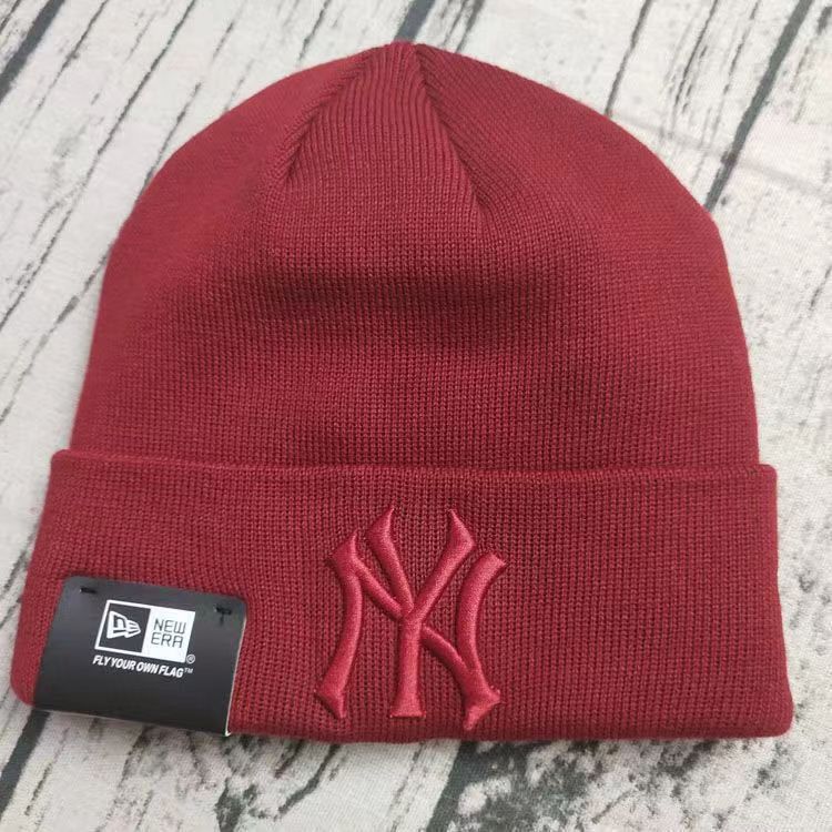 NEW ERA NEW YORK YANKEES EMBROIDERED CUFFED KNIT HAT