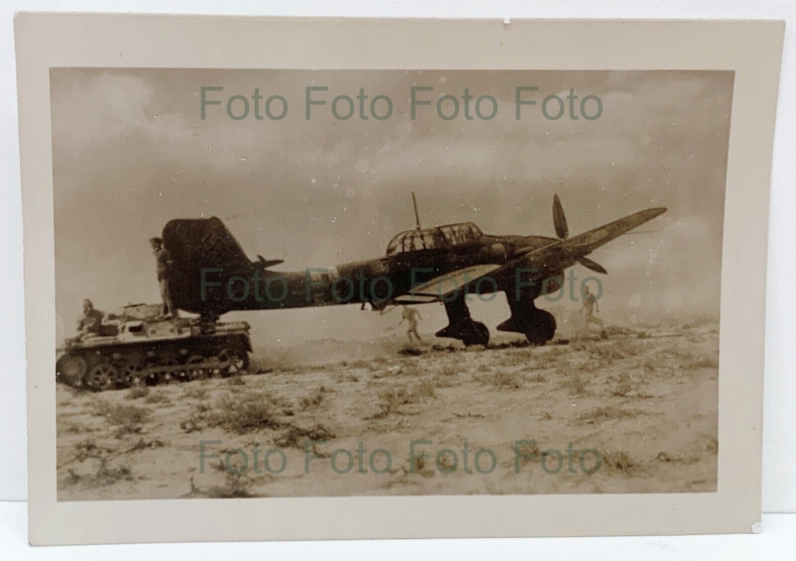 Panzer hilft Stuka Tobruk Foto aus Album Afrika Corps Panzerj?ger WK 2 (oy-170