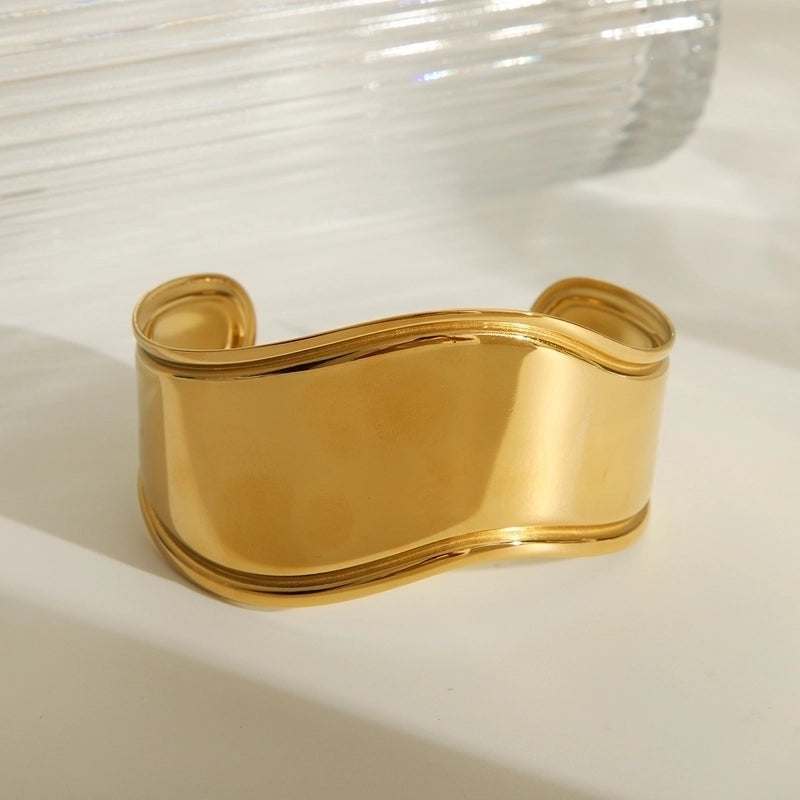 Minimalist Classic Style Round Wide Surface 304 Stainless Steel 18K Gold Plated Bangle In Bulk