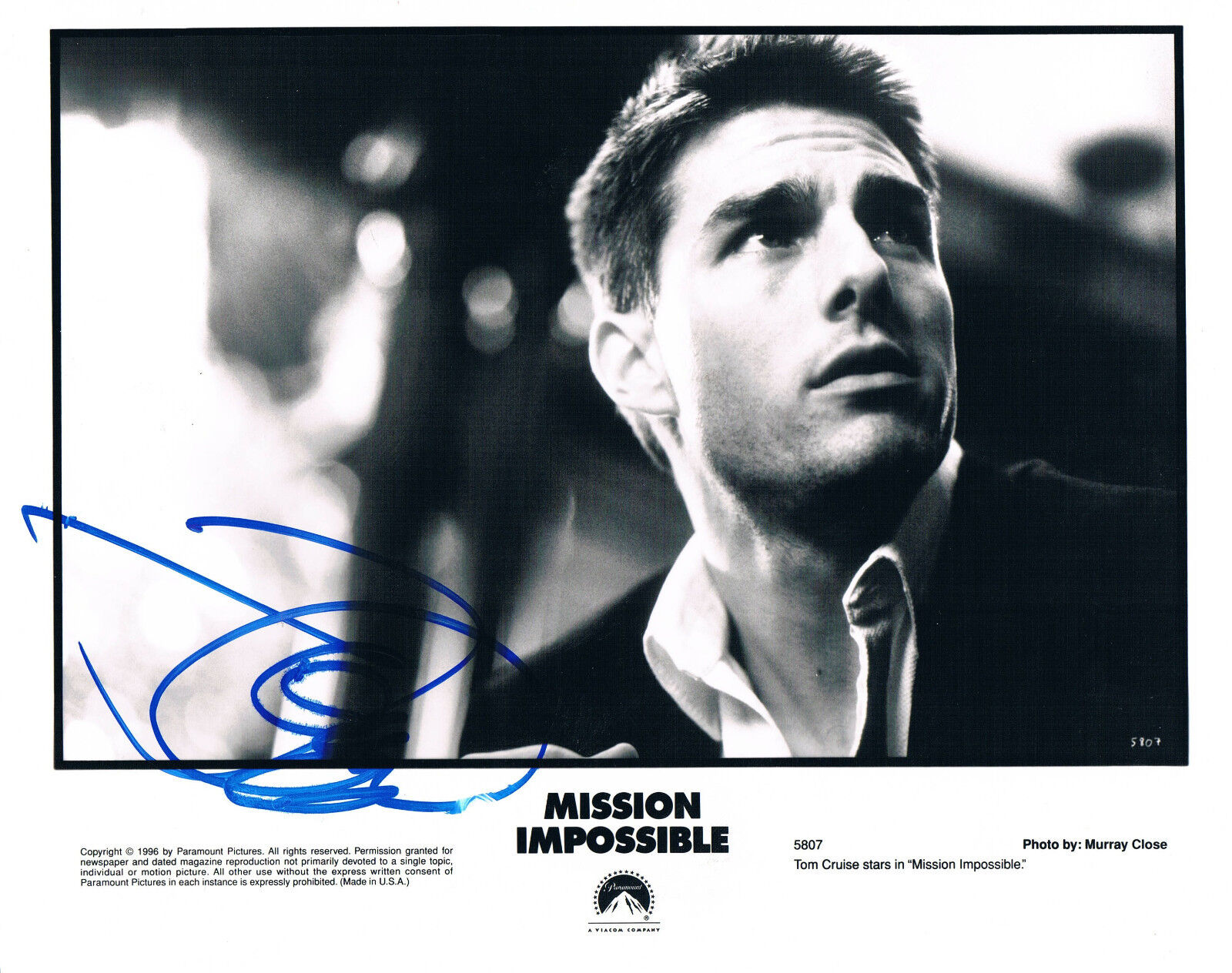 Tom Cruise 1962- genuine autograph 8x10