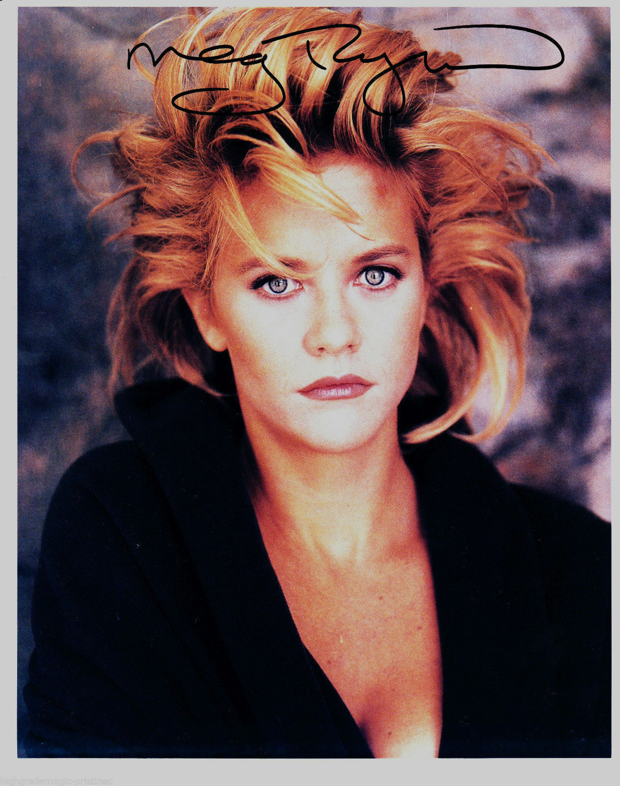 MEG RYAN, ACTRESS SIGNED 8X10 STUDIO PROMO LOOKING PRETTY WITH COA