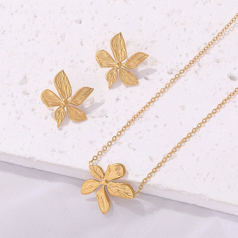 Sweet Heart Shape Floral Titanium Steel Plating Necklace