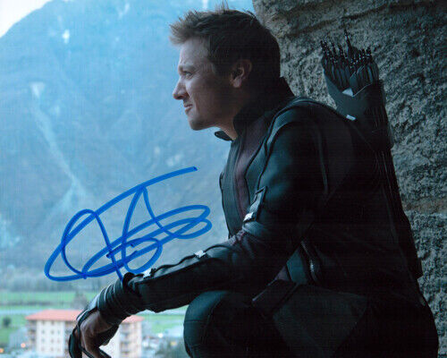 Autographed Photo Poster painting Jeremy Renner signed 8 x 10