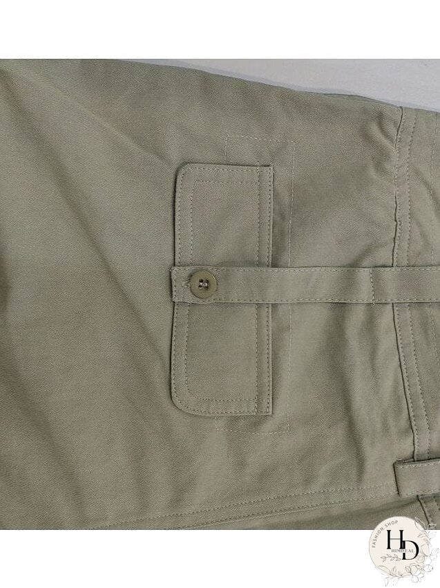 Streetwear-Inspired Black Cargo Pants