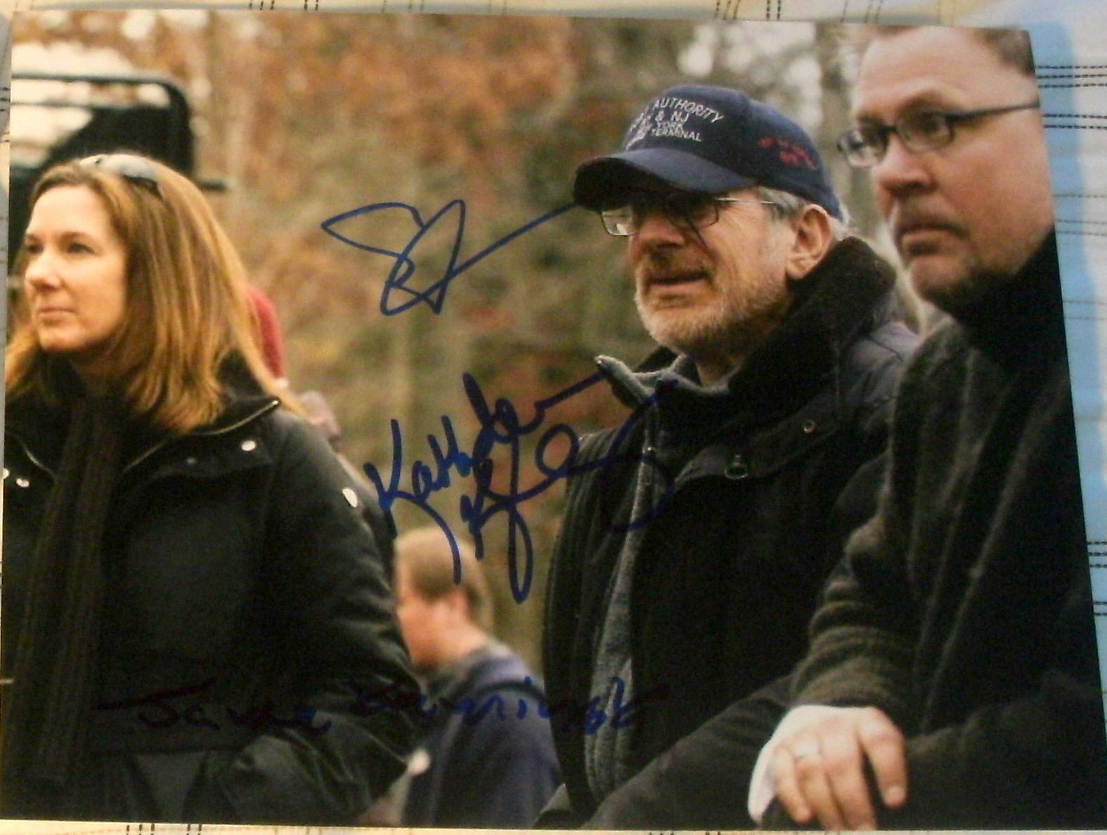 STEVEN SPIELBERG & KATHLEEN KENNEDY & KAMINSKI SIGNED AUTOGRAPH ON SET Photo Poster painting COA