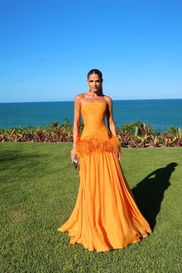 Lussooy Charming Strapless Sleeveless Prom Dress with Pleated 
