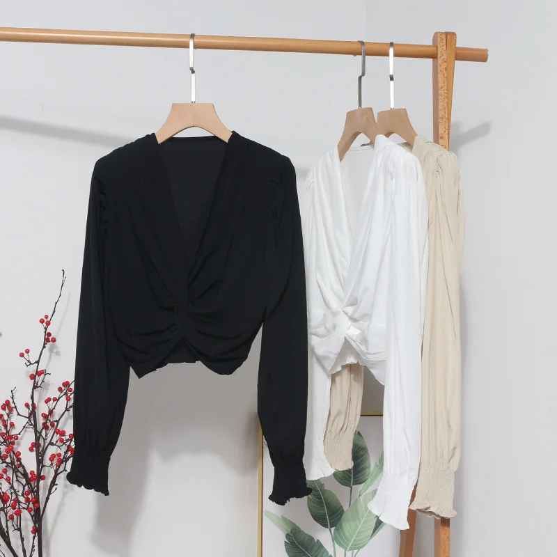 Uveng 2022 Sexy Niche Cross-Kinny Wrinkles V-Neck Pad Shoulder Long Sleeve Shirt Short High-Waist Bubble Sleeve Top