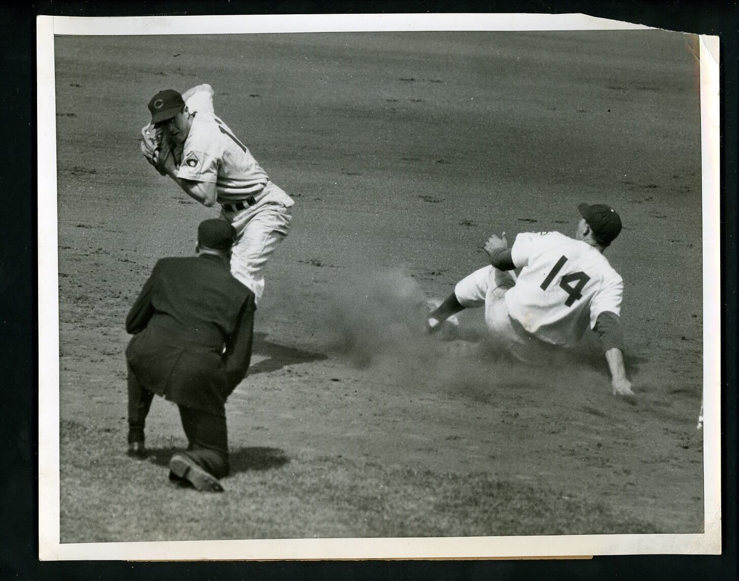 Gil Hodges & Connie Ryan 1951 Press Wire Photo Poster painting Brooklyn Dodgers vs. Reds