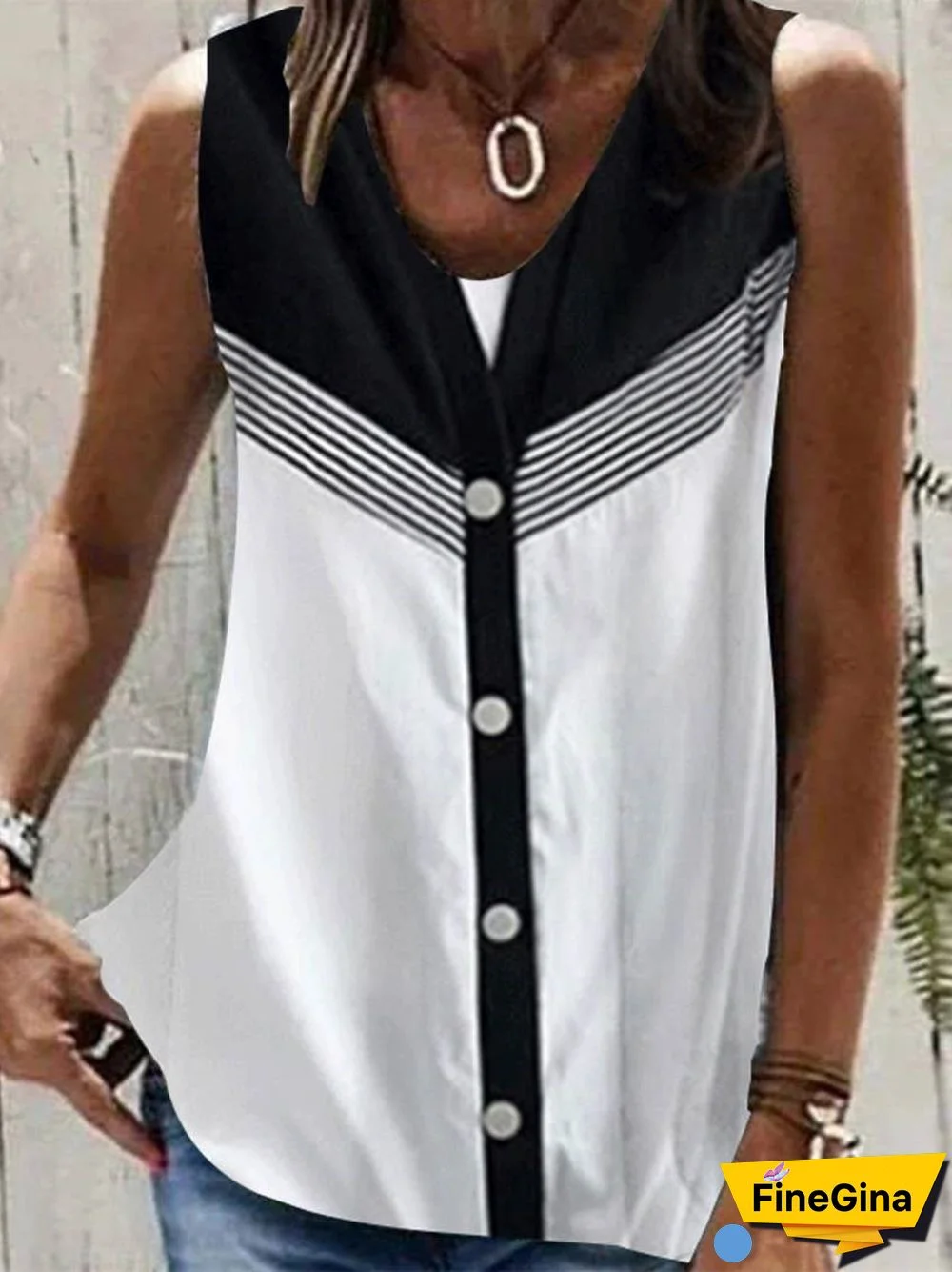 Women's Black and White V-neck Sleeveless Striped Top