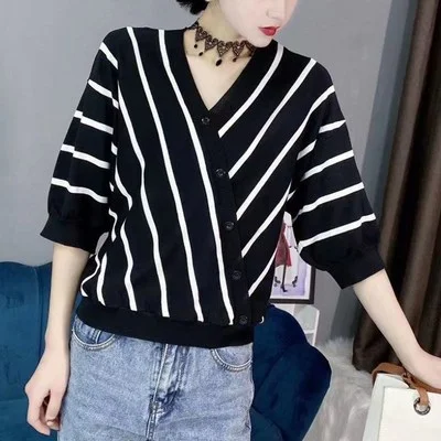 Uveng Uveng Striped Bottom Shirt Top 2023 Summer New Temperament V-Neck Five-Sleeve Ice Silk T-Shirt Knitted Shirt Tide