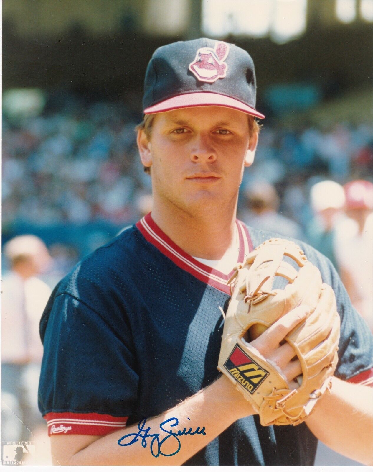 GREG SWINDELL CLEVELAND INDIANS ACTION SIGNED 8x10