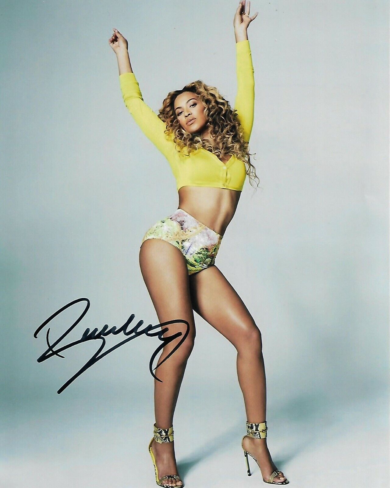 BEYONCE Autographed 8 x 10 Signed Photo Poster painting COA