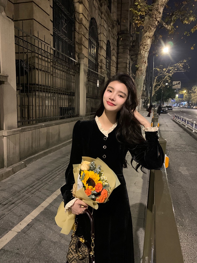 Hebe Sle Little Black Dress Velvet Long Sleeve Slim Fit Retro Waist Cinched Women's Autumn Winter High End Feeling Dress