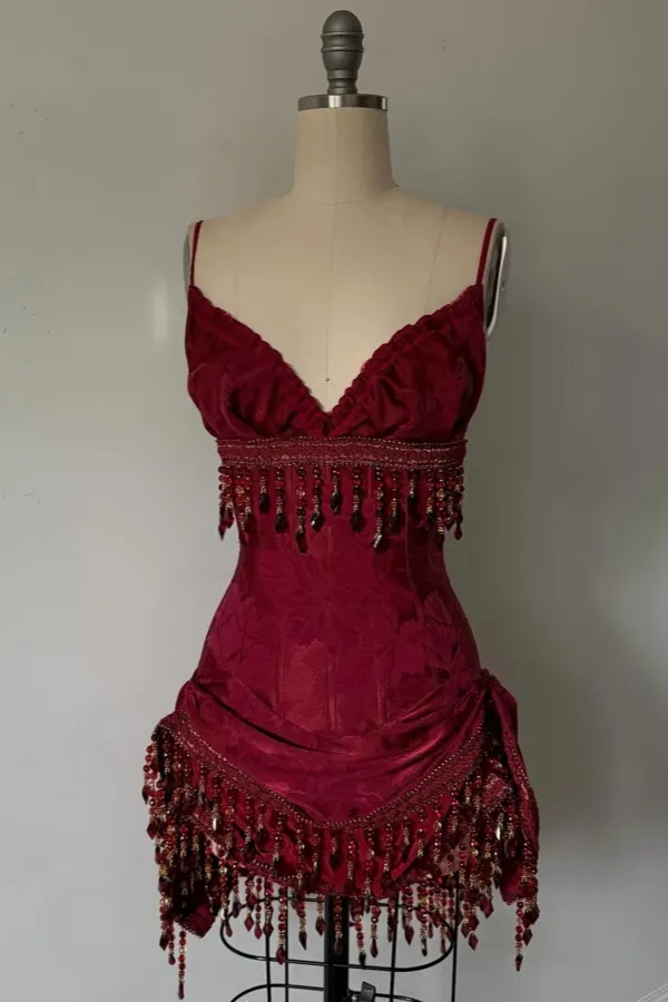 Lussooy Shinning Burgundy Spaghetti Straps Beading Sleeveless Short Prom Dress with Pleated 