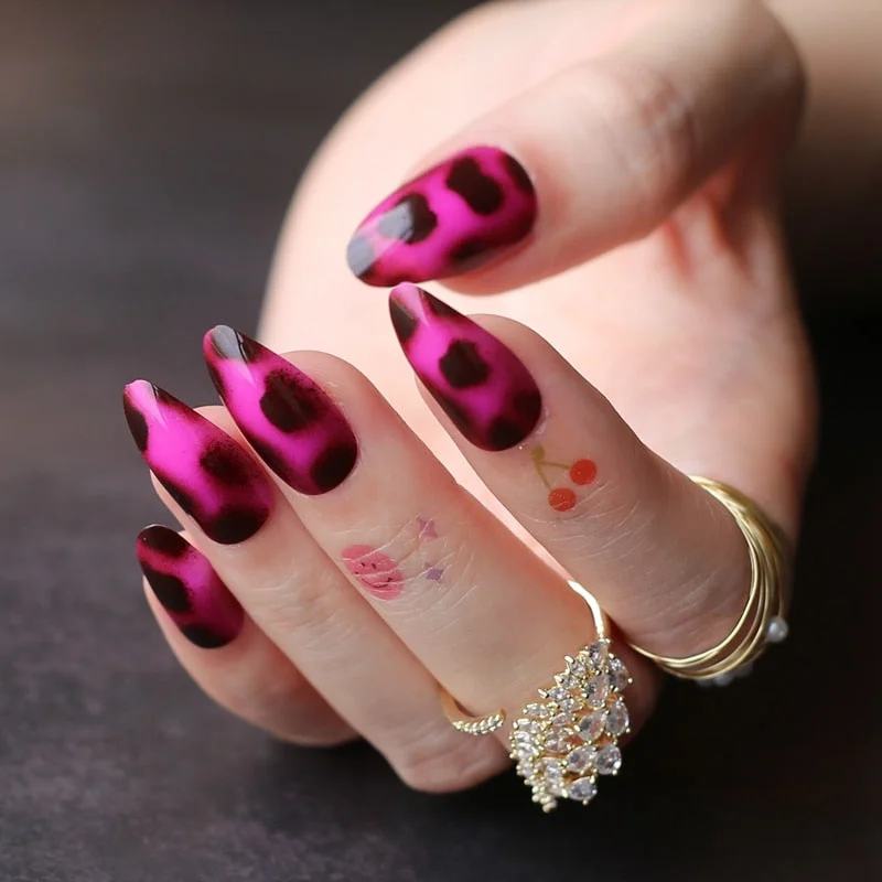 Classic Cheetah Brown  Fake nails Almond Acrylic nails Glossy Stiletto False nails Short leopard print yellow-Nail Inspo