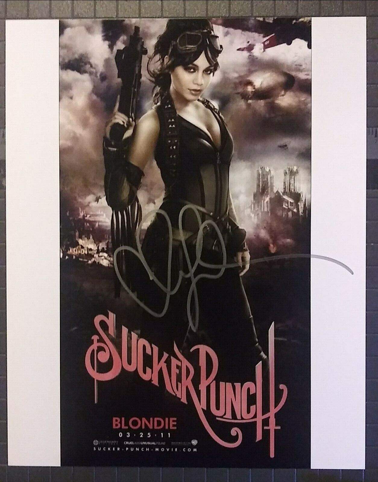 Vanessa Hudgens signed 8x10