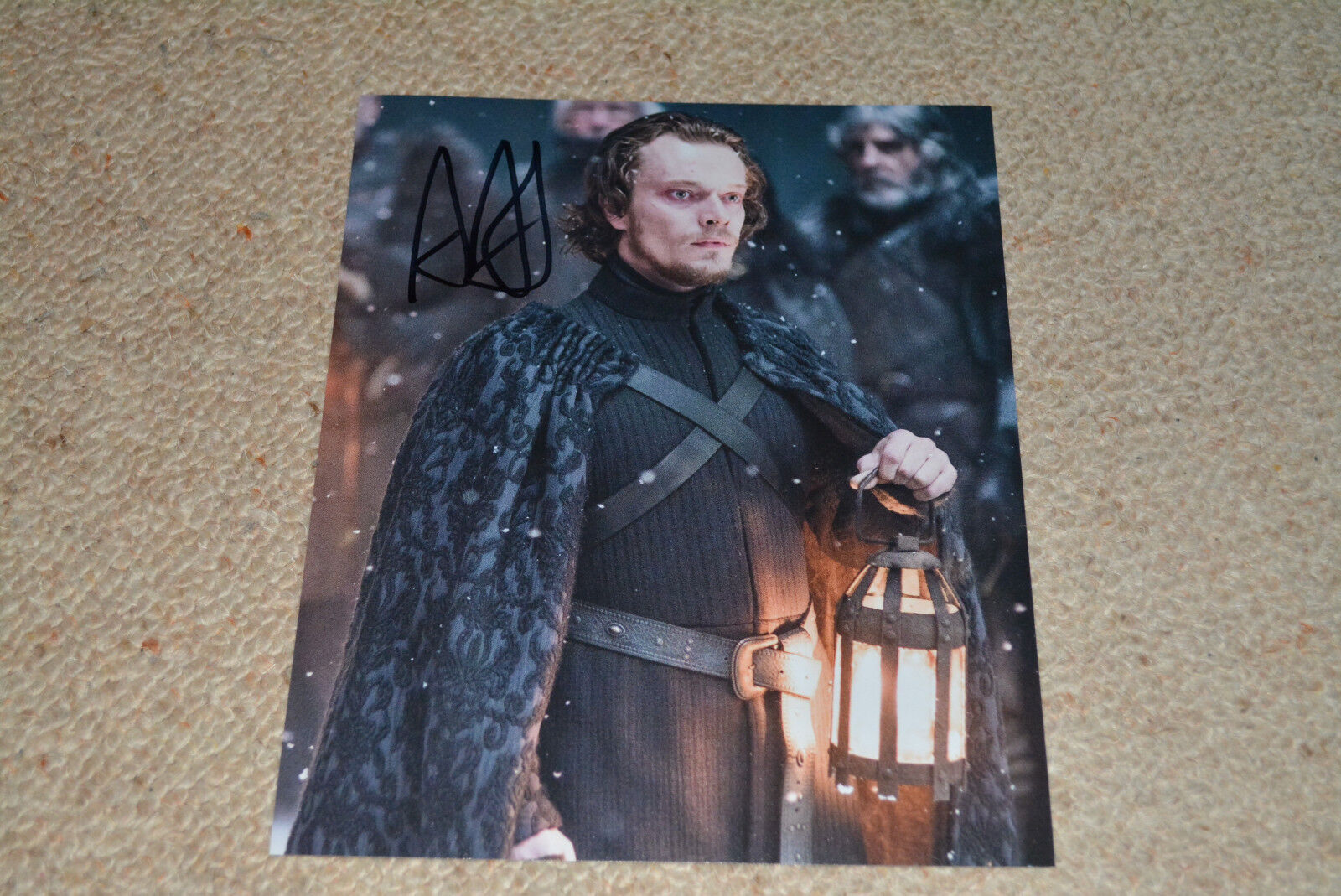 ALFIE ALLEN signed autograph 8x10 20x25 cm In Person GAME OF THRONES