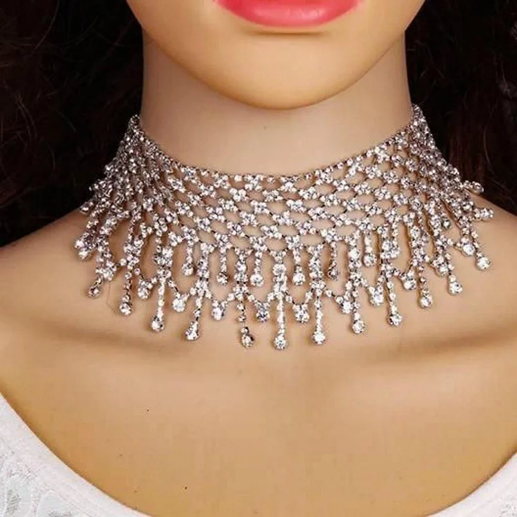 Chic hollow rhinestone necklace