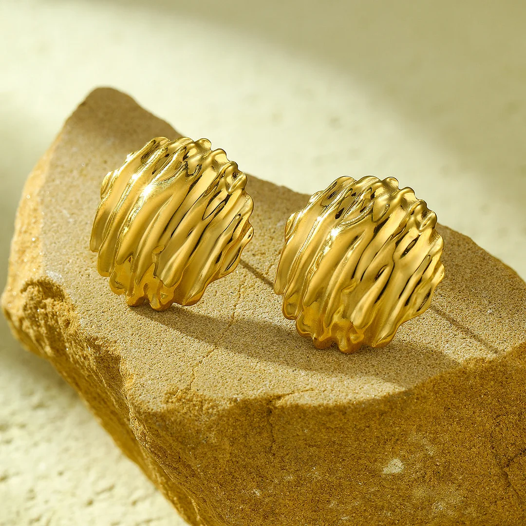 18K Gold French Pleated Textured Heart Round Earrings