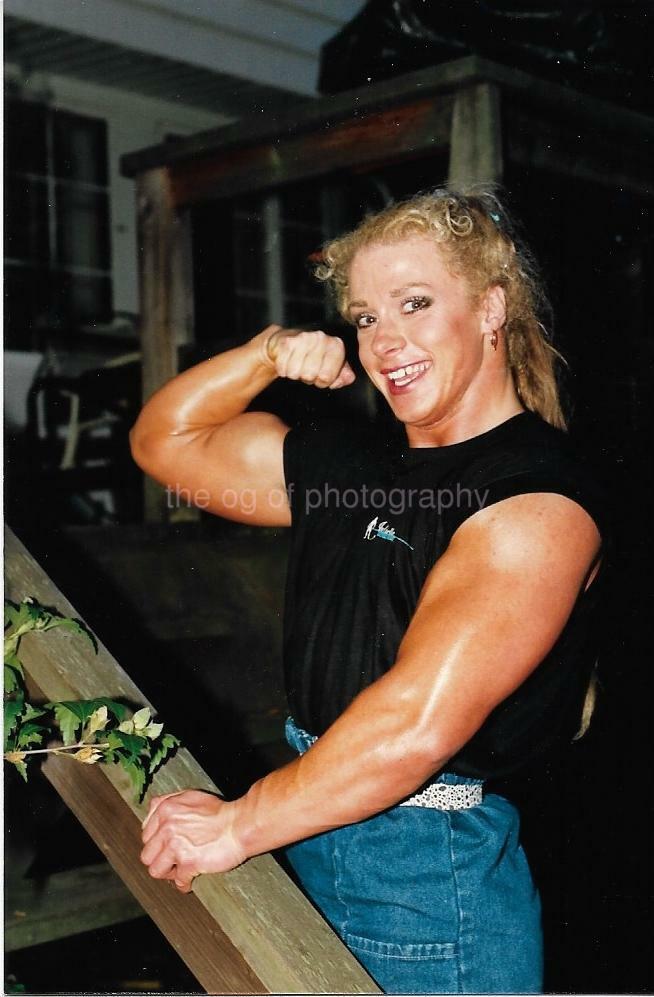 Bodybuilder FOUND Photo Poster painting Color MUSCLE WOMAN Original GIRL EN 22 41 W