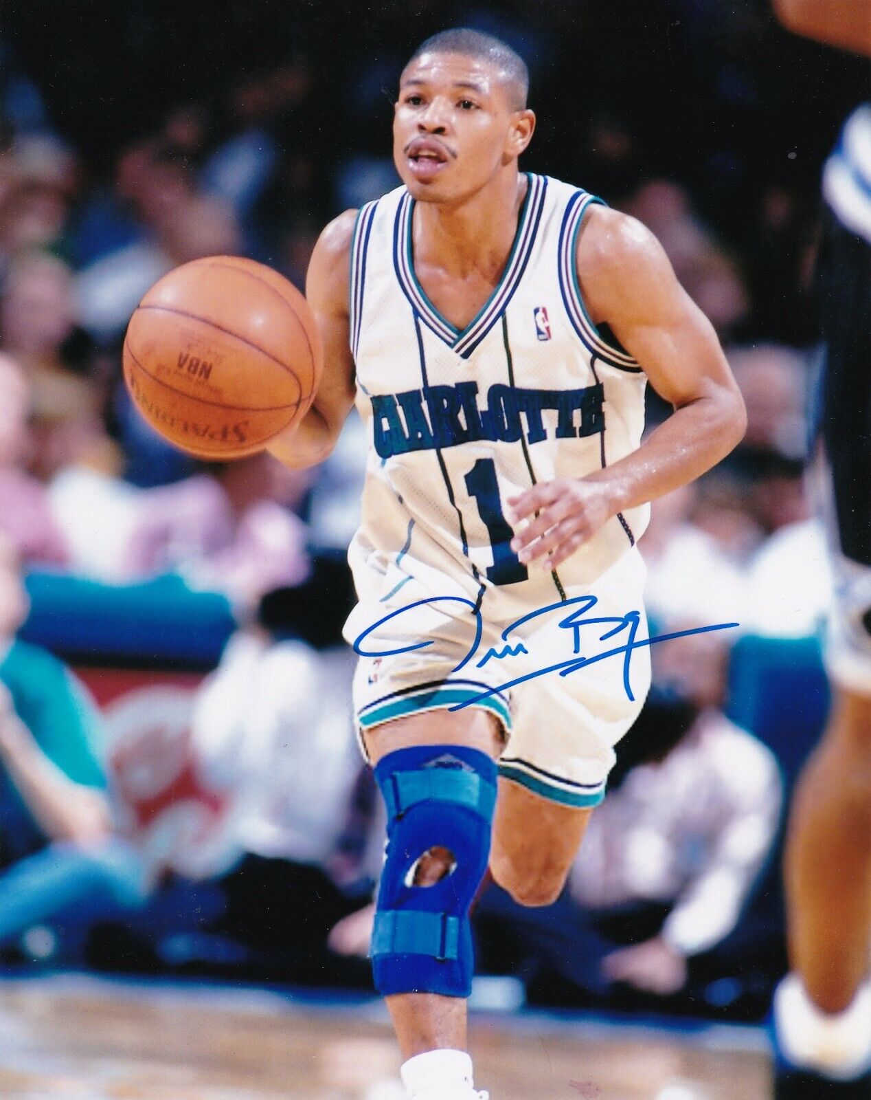 MUGGSY BOGUES CHARLOTTE HORNETS ACTION SIGNED 8x10 Photo Poster painting