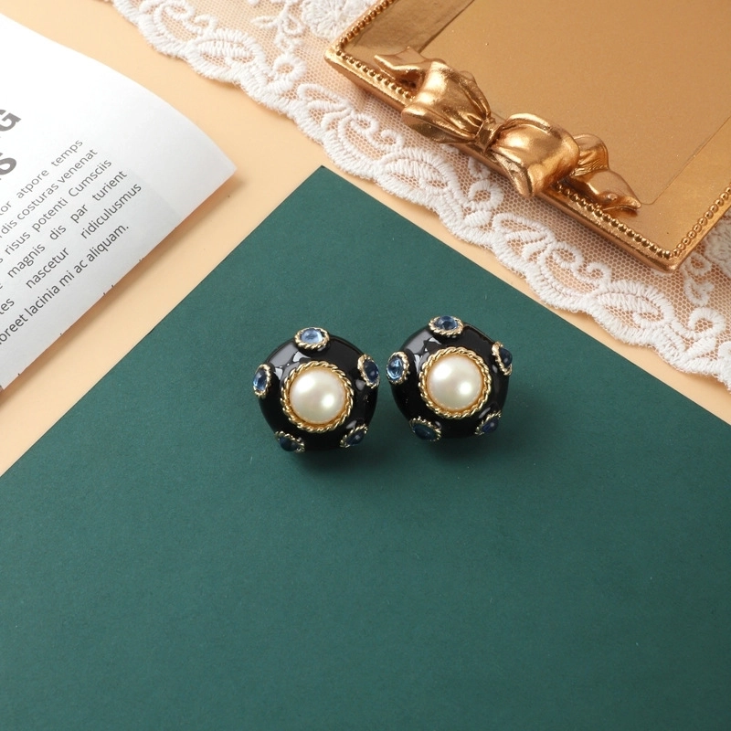 Retro Round Alloy Inlay Pearl Women’s Ear Studs 1 Pair