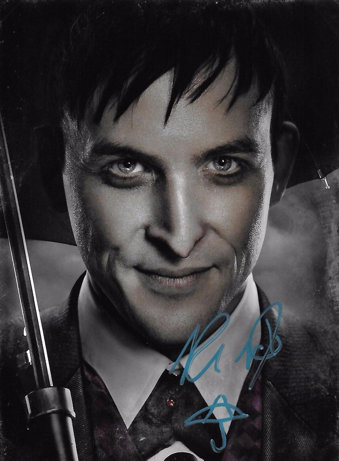 Robin Lord Taylor GOTHAM HAND signed Autographed Photo Poster painting