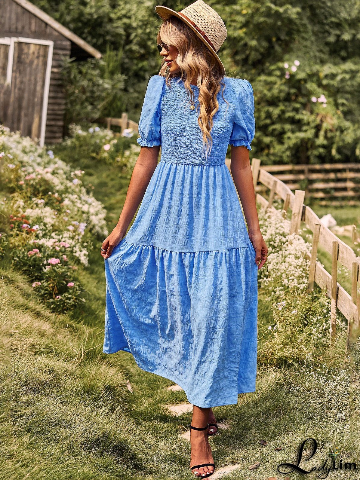 Vintage-inspired and light Dress