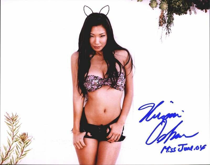 Playboy model Hiromi Oshima signed sexy 8x10 Photo Poster painting -PROOF- -CERTIFICATE- (B228