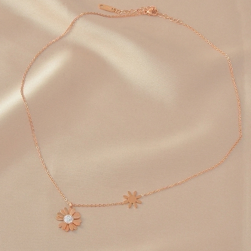 Sweet Minimalist Round Chinese Character Flower Titanium Steel Inlay Rhinestones Shell Pendant Necklace