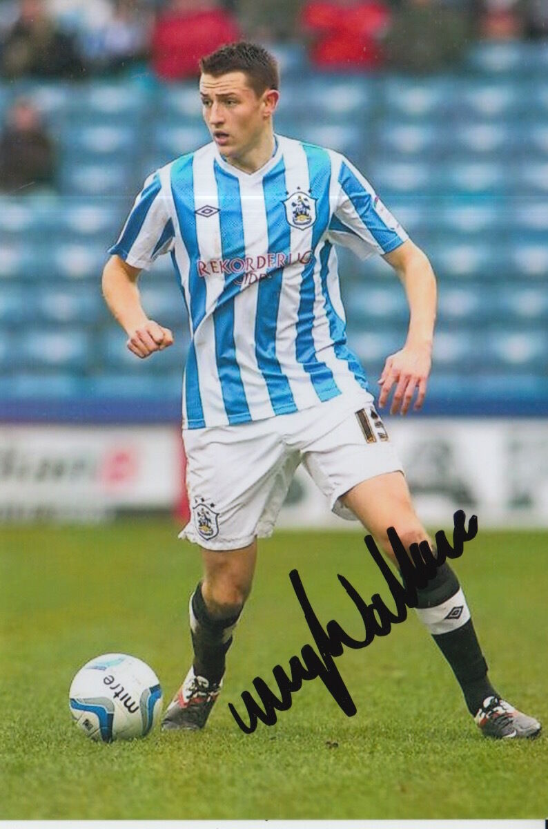 HUDDERSFIELD HAND SIGNED MURRAY WALLACE 6X4 Photo Poster painting.