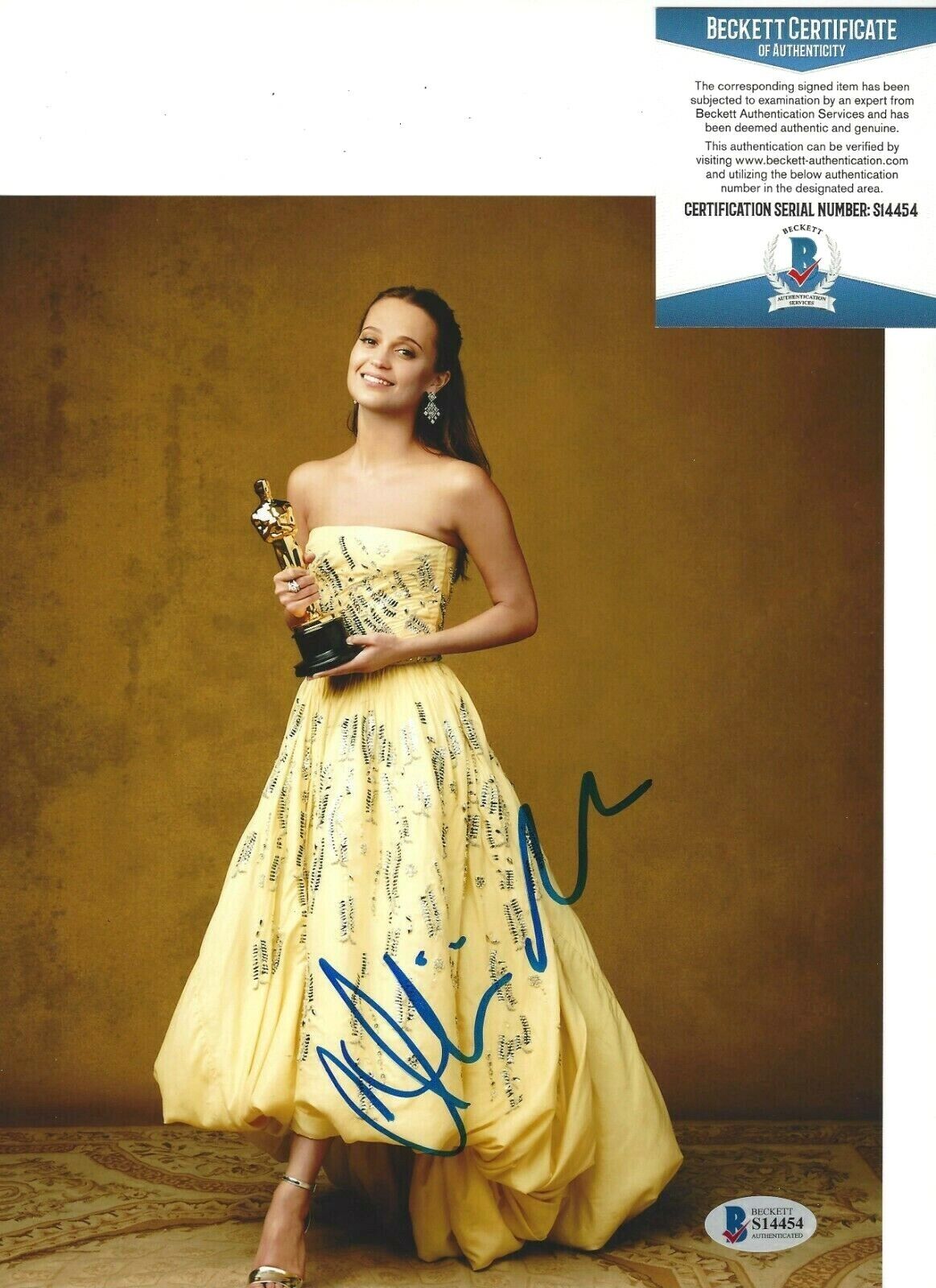 SEXY ACTRESS ALICIA VIKANDER SIGNED ACADEMY AWARD 8x10 MOVIE Photo Poster painting BECKETT COA