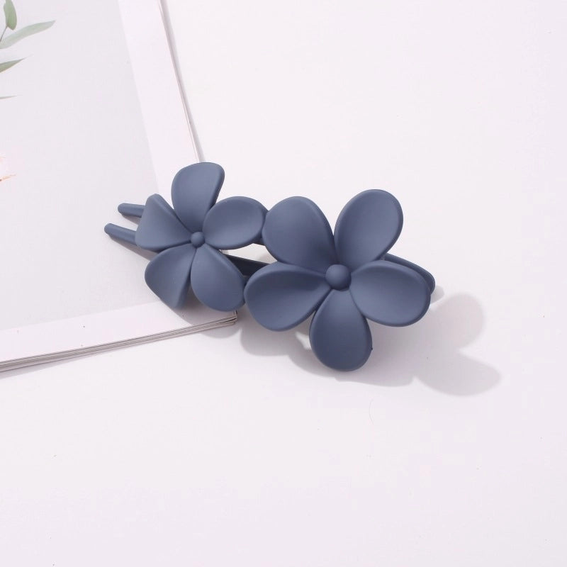 Minimalist Solid Color Flower Plastic Hair Clip