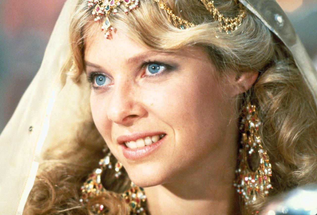 Kate Capshaw 8x10 Picture Simply Stunning Photo Poster painting Gorgeous Celebrity #19