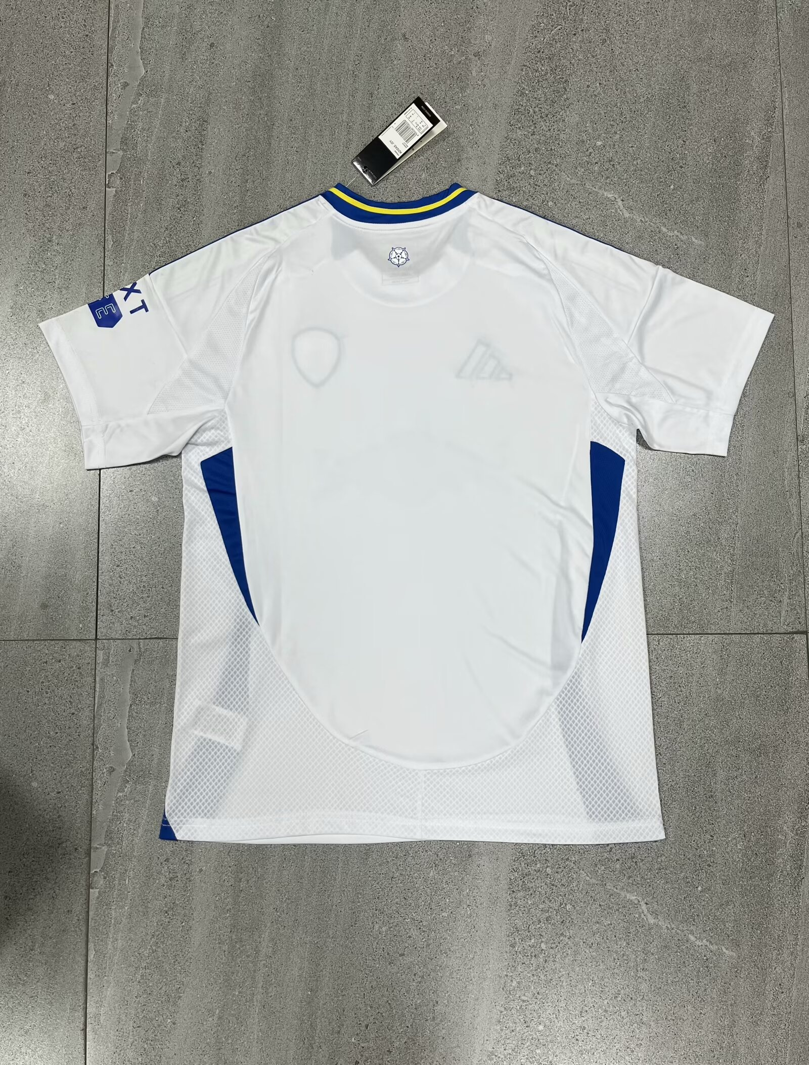 24/25 Leeds United Home Football Shirt Thai Quality