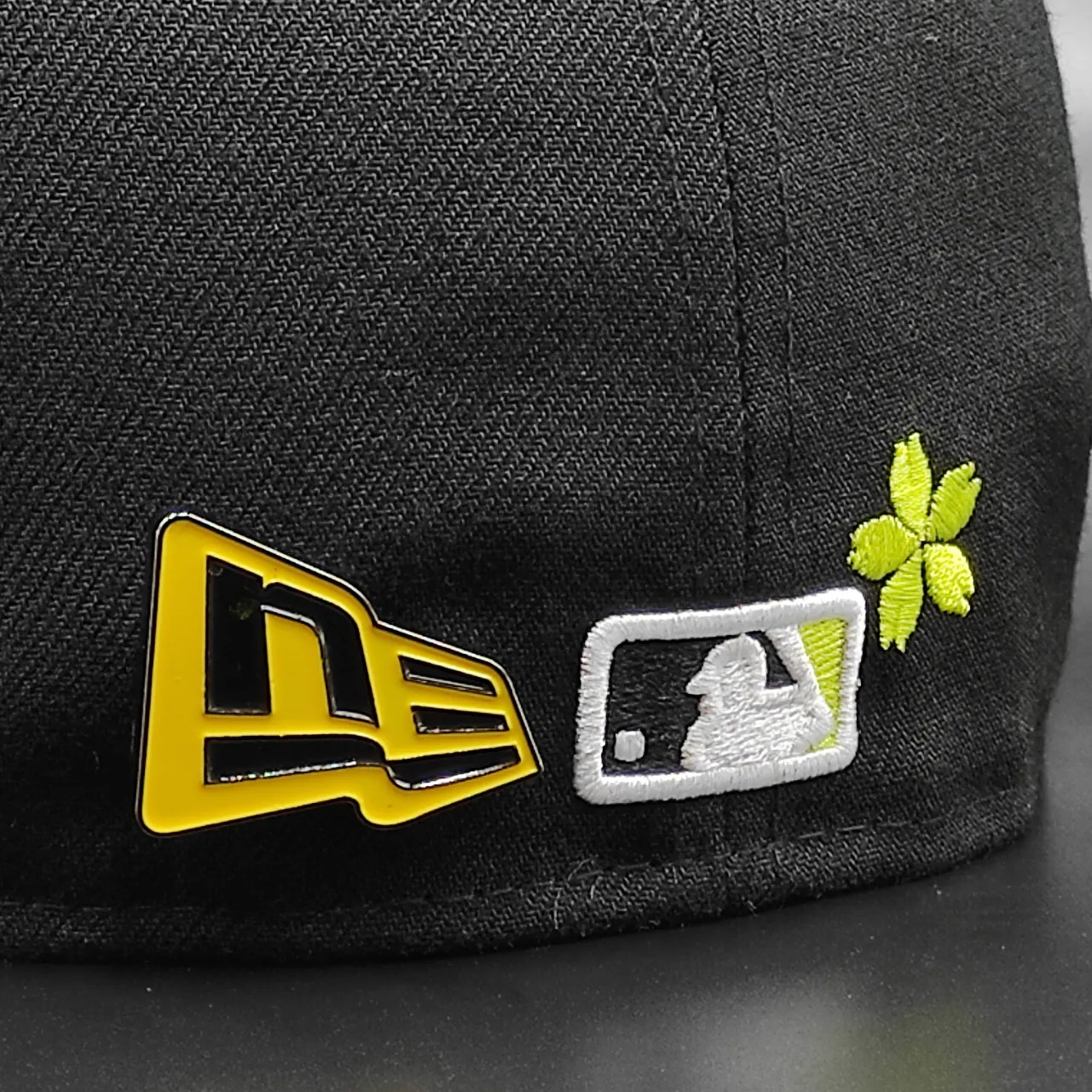 NEW ERA YELLOW AND BLACK FLAG METAL