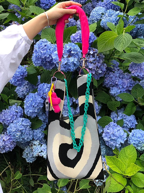 Chains Contrast Color Heart Print Woven Bags Handbags
