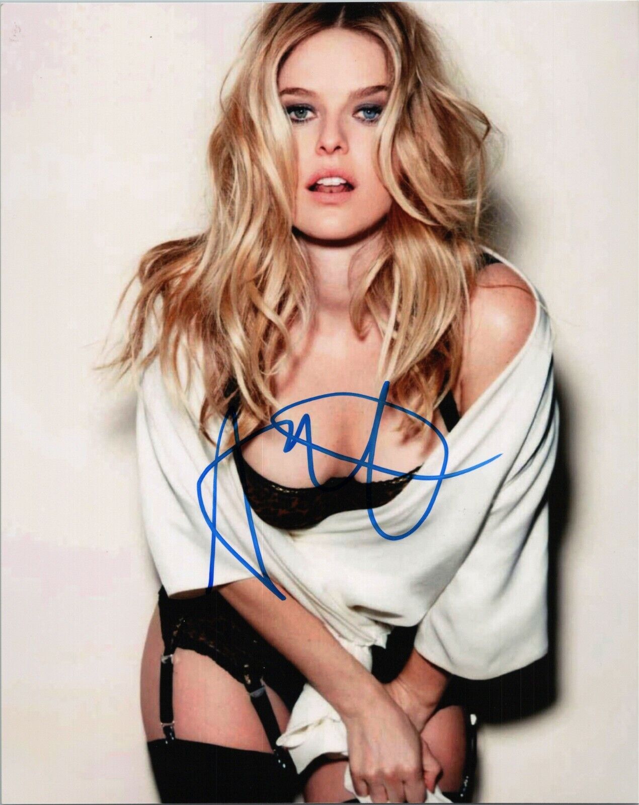 ~~ ALICE EVE Authentic Hand-Signed SEXY - She's Out of My League