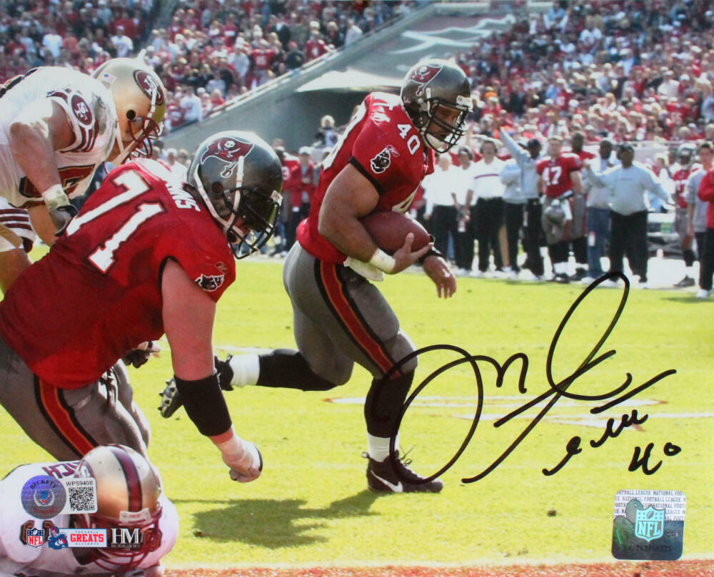 Mike Alstott Autographed Bucs Running 8x10 HM Photo Poster painting-Beckett W Hologram*Black