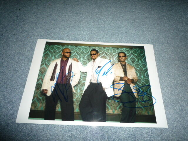 BOYZ 2 MEN / BOYZ II MEN signed autograph In Person 8x12 (20x30 cm)